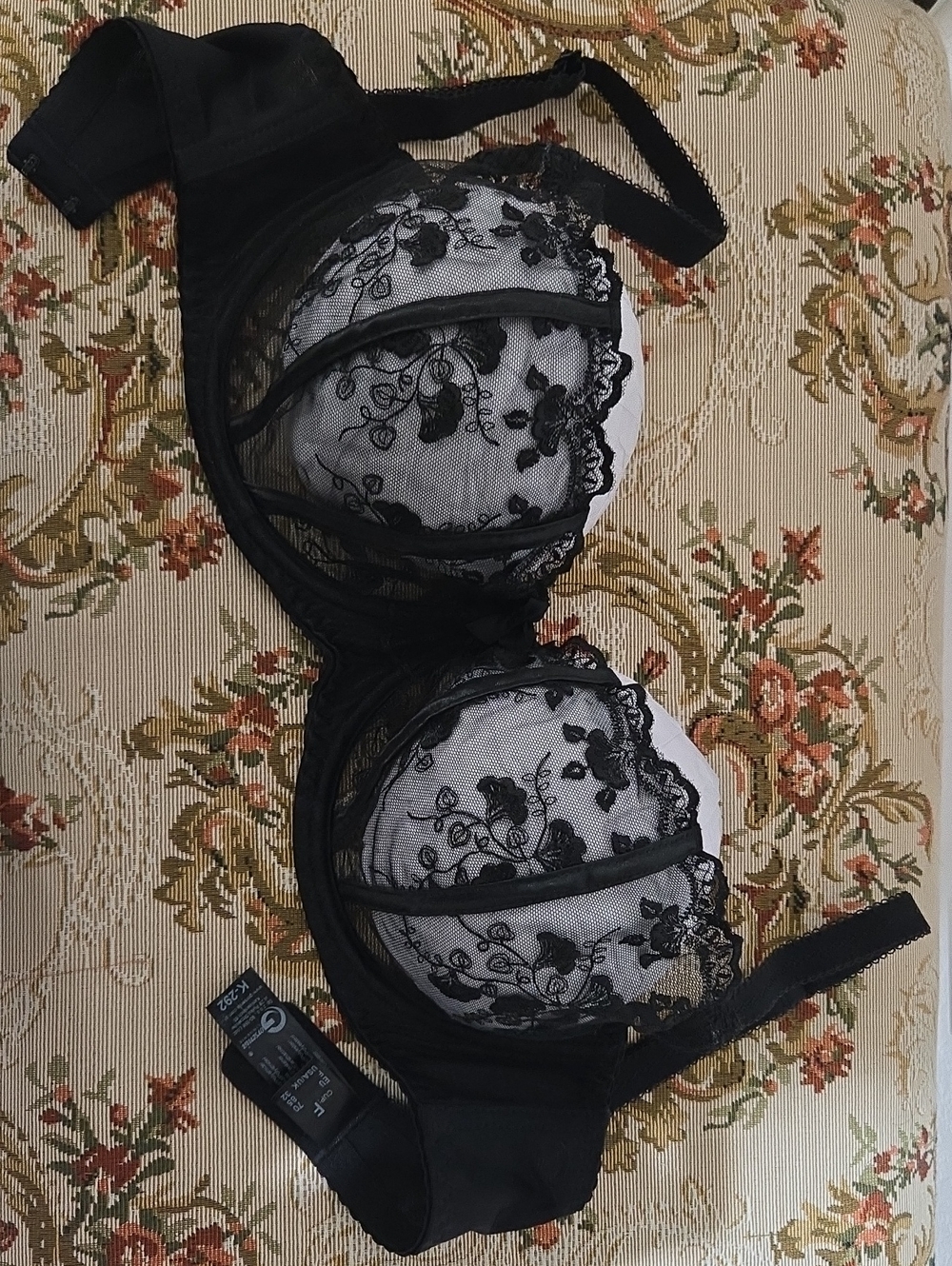 NWOT Gorsenia Black Embroidered Lace Balconette Bra 32F